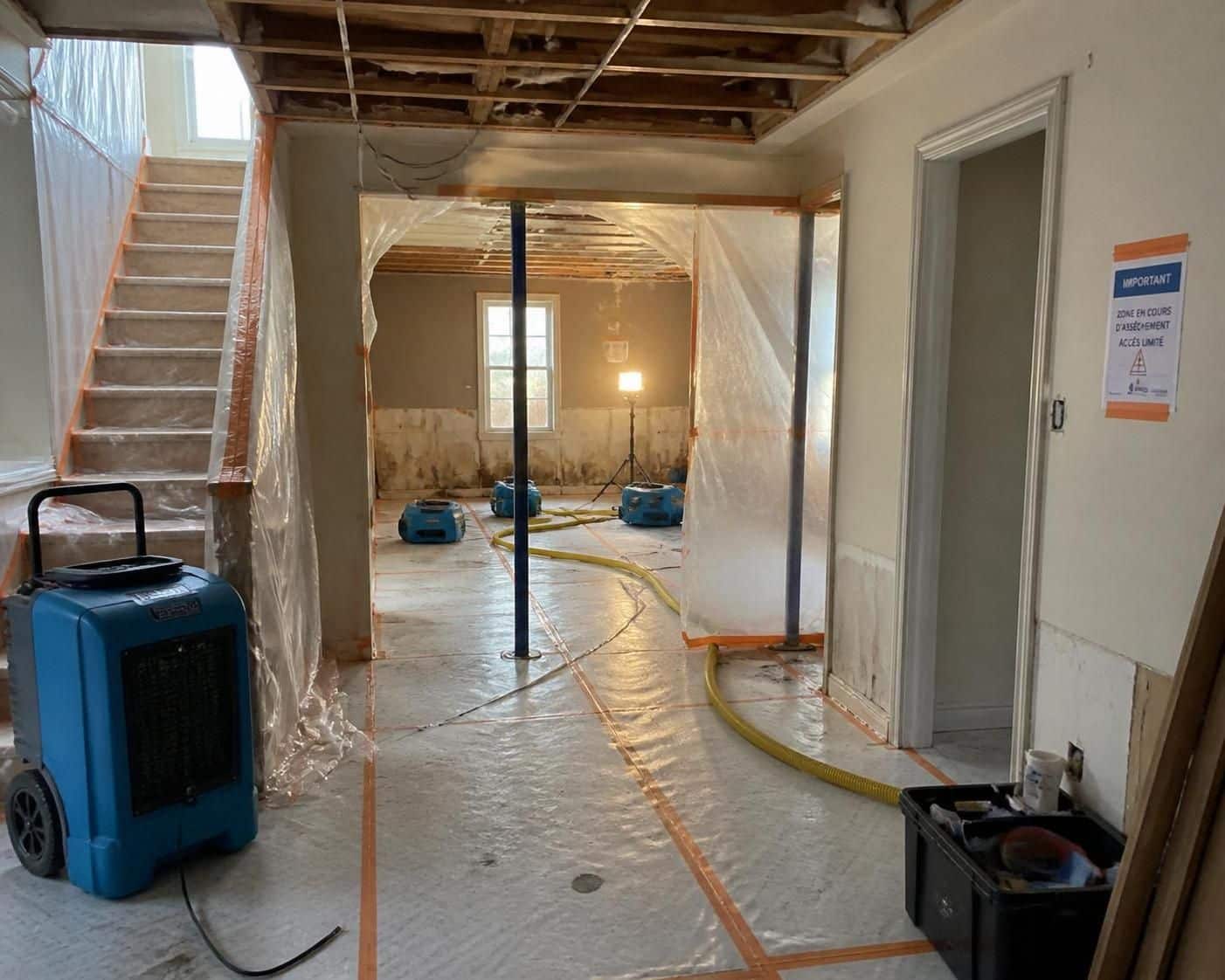 découvrez comment gérer efficacement les travaux de remise en état après un sinistre et suivre votre dossier d'assurance pour une prise en charge optimale.